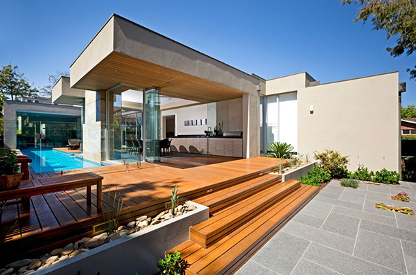 Australian Home Pool Has Sweet Floating Island