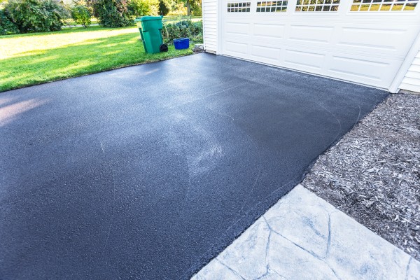 4 Types of Driveways and How to Clean Them 1 asphalt driveway